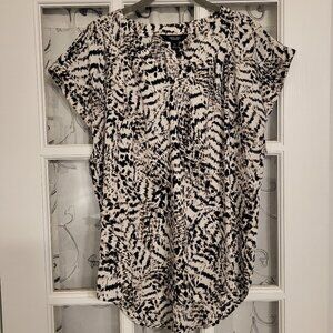 Vera Wang Women's V neck blouse- Medium